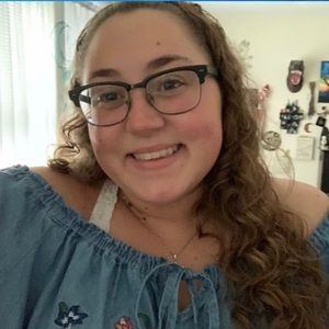 Meet your Posher, Chloe